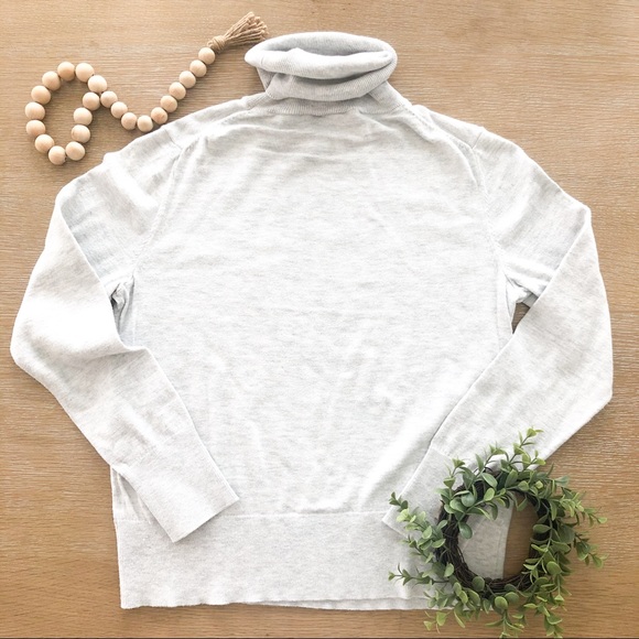 Gap cowl neck light gray women’s sweater size Med - Picture 2 of 6